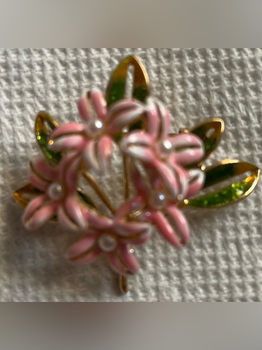 Vintage Pink Enamel Flower Wreath Brooch 1.75" - 5 Flowers Pearl Centers - Green